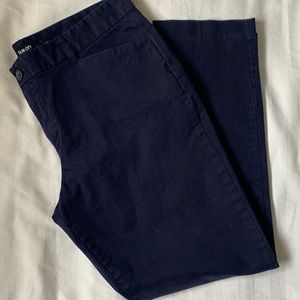 Gap navy Slim City cropped khaki/chino pants EUC